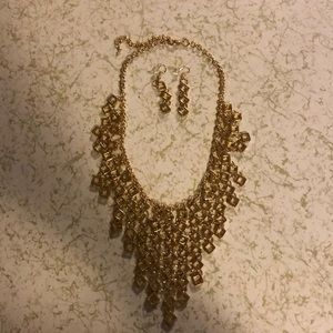 Gold necklace with beautiful matching earrings 💛